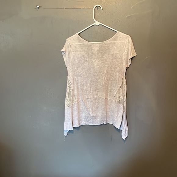 GY Shirt  very cool and flowing around the bottom - Picture 3 of 3